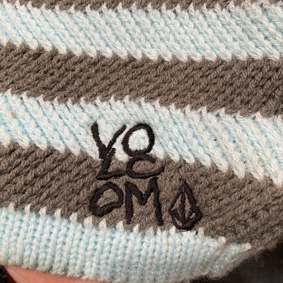 Volcom beanie and scarf set - Picture 2 of 3